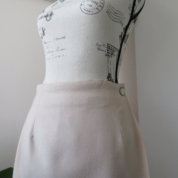 Vintage 1990s Beige Short Wool Crepe Wrap Skirt - Picture 6 of 10